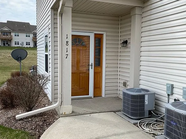 1817 Woodland Way, Slinger, WI 53086