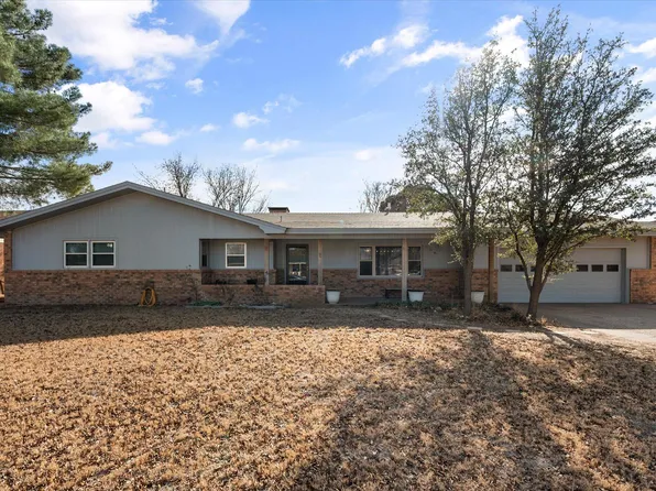 214 Wood Cir, Levelland, TX 79336