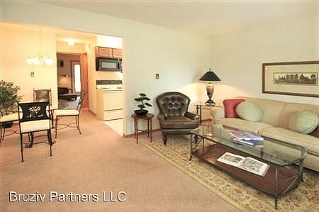 3rd image of 3870 Genevieve Blvd