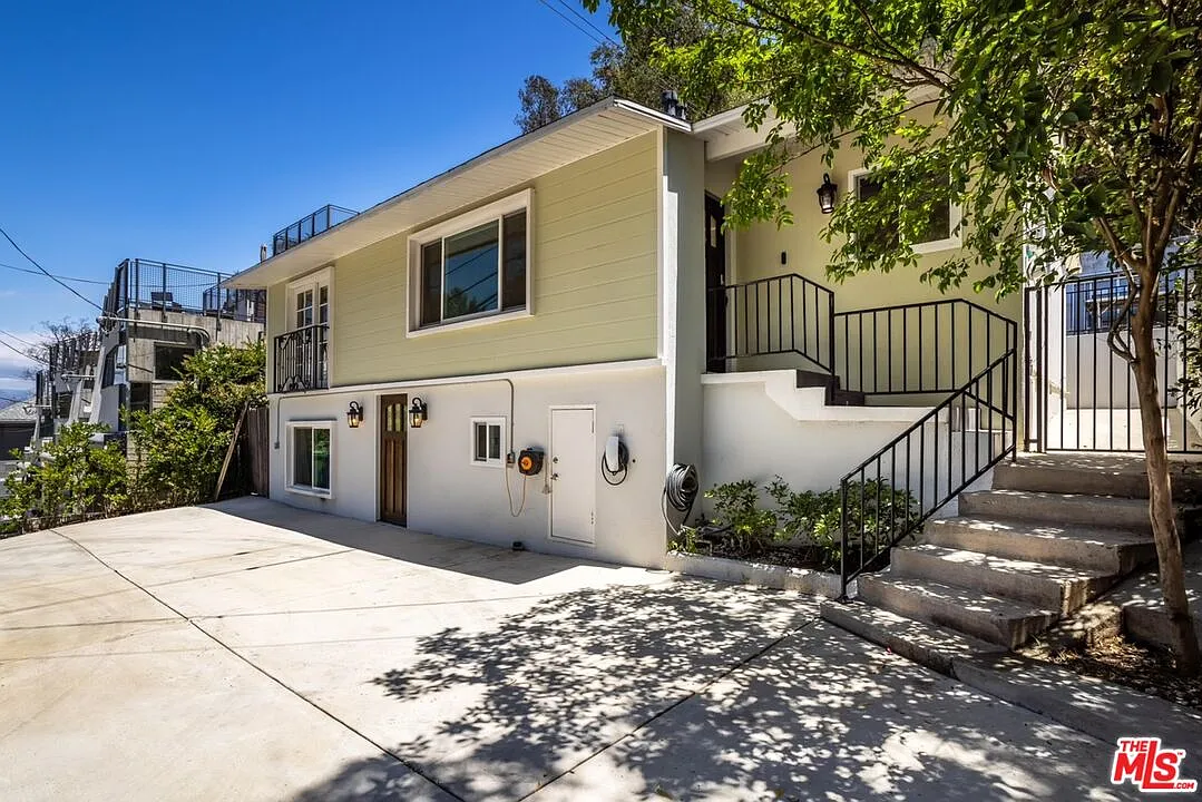3 bed, 3.0 bath, 1261 sqft, $6,995 — Photo 3