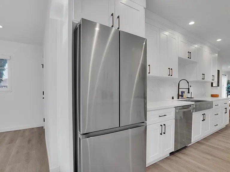 Leonard Dr — Photo 16