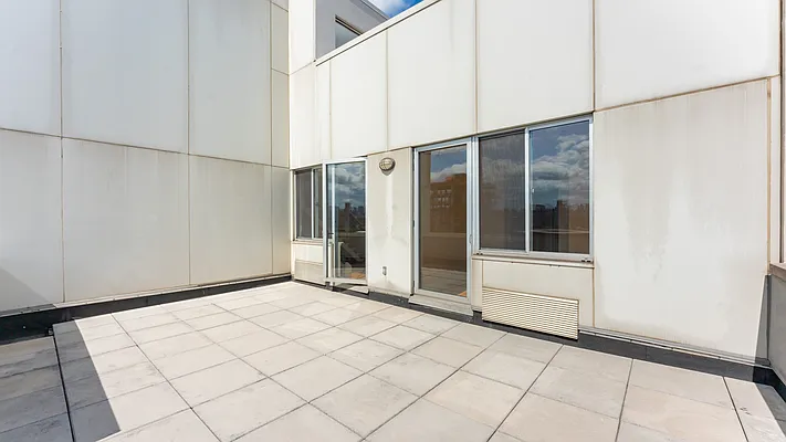 Rented by Nooklyn NYC LLC | media 18