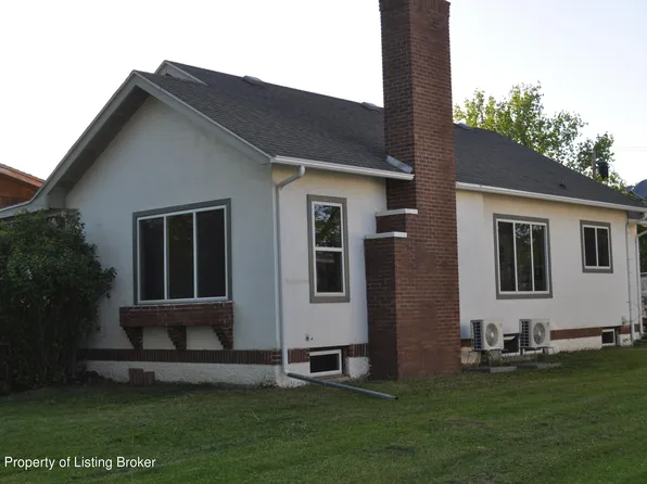 409 3rd St W, Lemmon, SD 57638