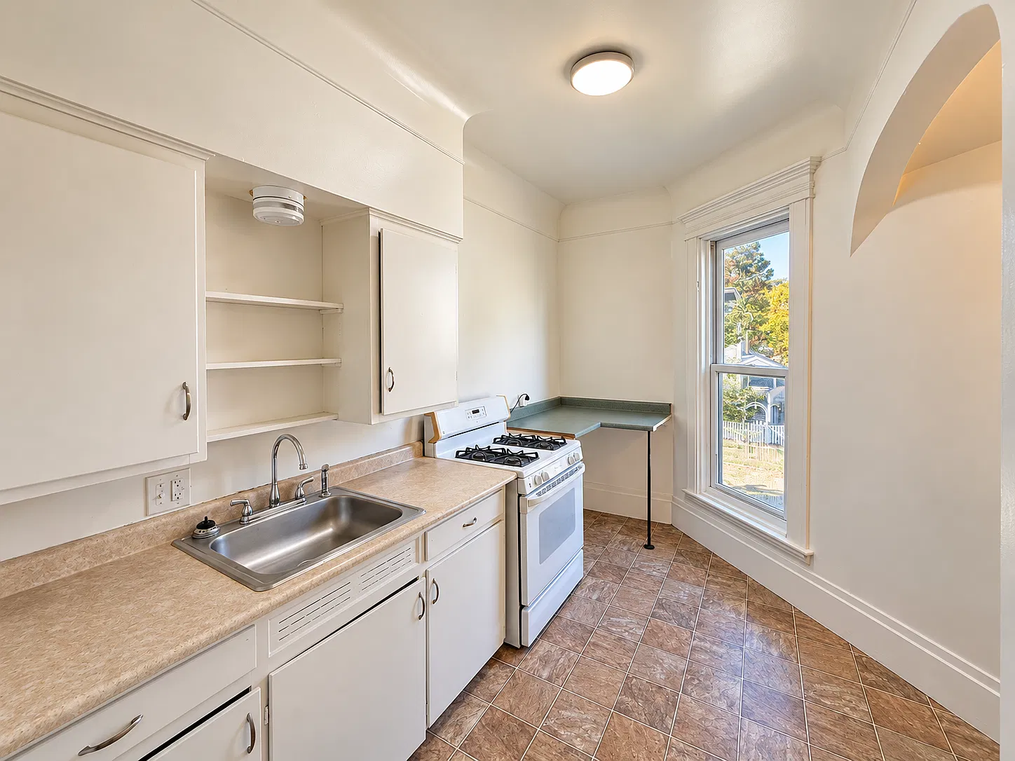 Studio, 400 sqft, $825 — Photo 2