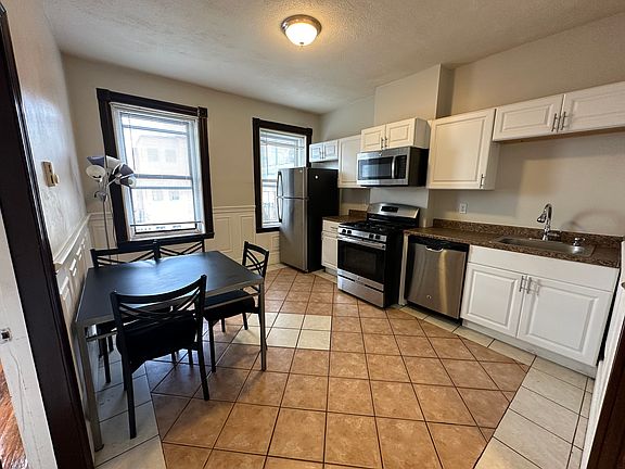 5th image of 32 Shelby St APT 2