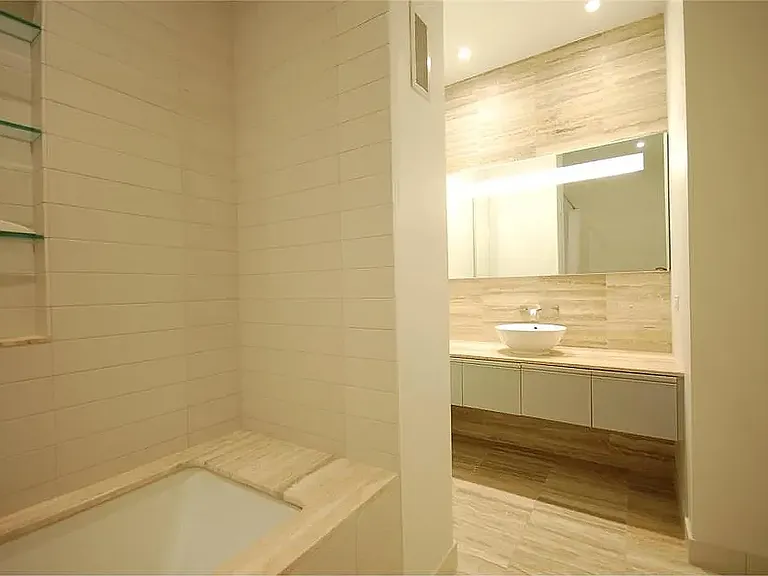 322 W 57th St #15V — Photo 4