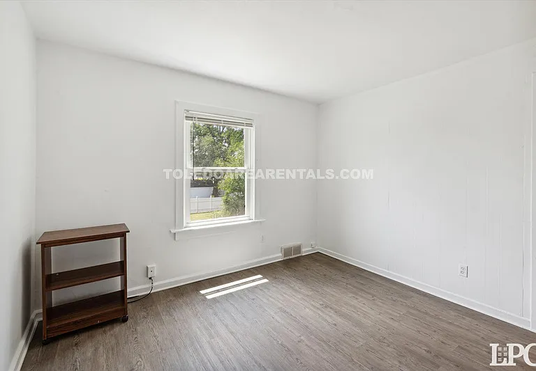 3843 Peru St #3 — Photo 6