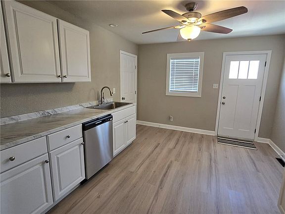 4th image of 708 Pine St