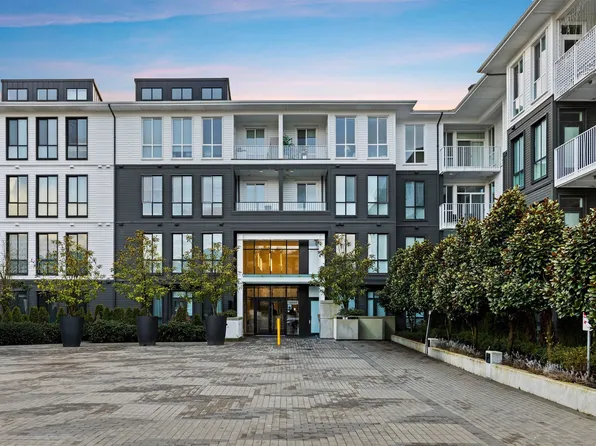 14968 101a Ave #202, Surrey, BC V3R 0E8