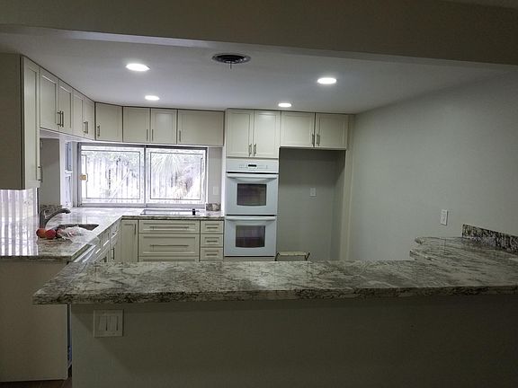 Kitchen - Brand New cabinets and granite
