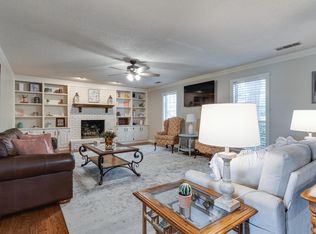 3320 Plum Point Dr E, Olive Branch, MS 38654