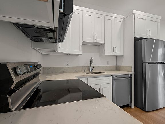 4th image of 516 N Vista St