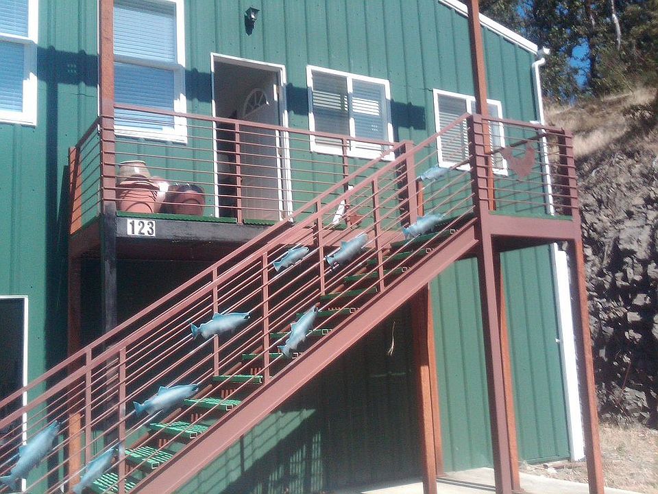 2nd image of 123 SW Slagle Ln