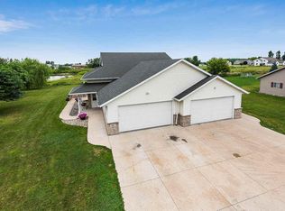 955 Northwood Dr, Seymour, WI 54165