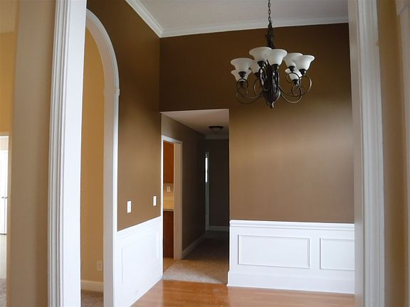 3rd image of 101 Huntwood Ln