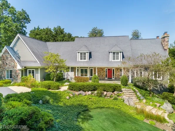 8 Rock Ridge Rd, Barrington, IL 60010