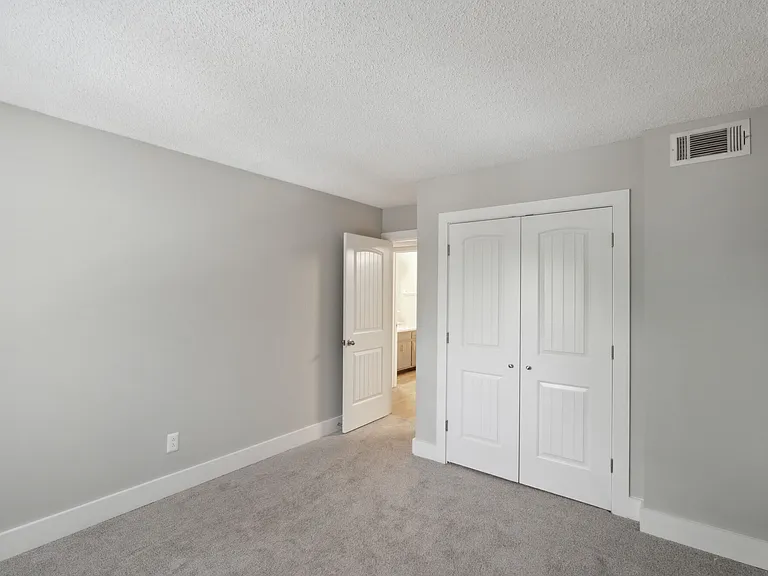 Nottingham Apartments — Photo 17