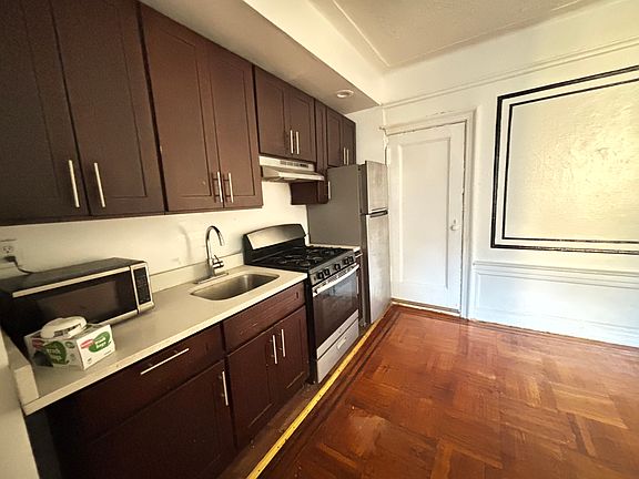 3rd image of 961 Eastern Pkwy APT B3