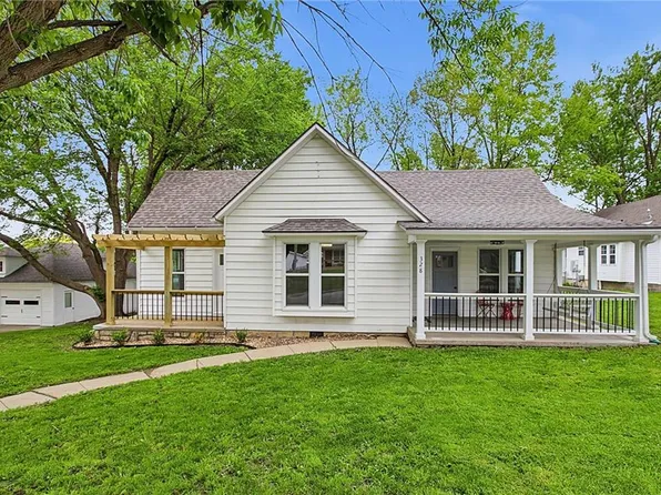 328 E Main St, Smithville, MO 64089