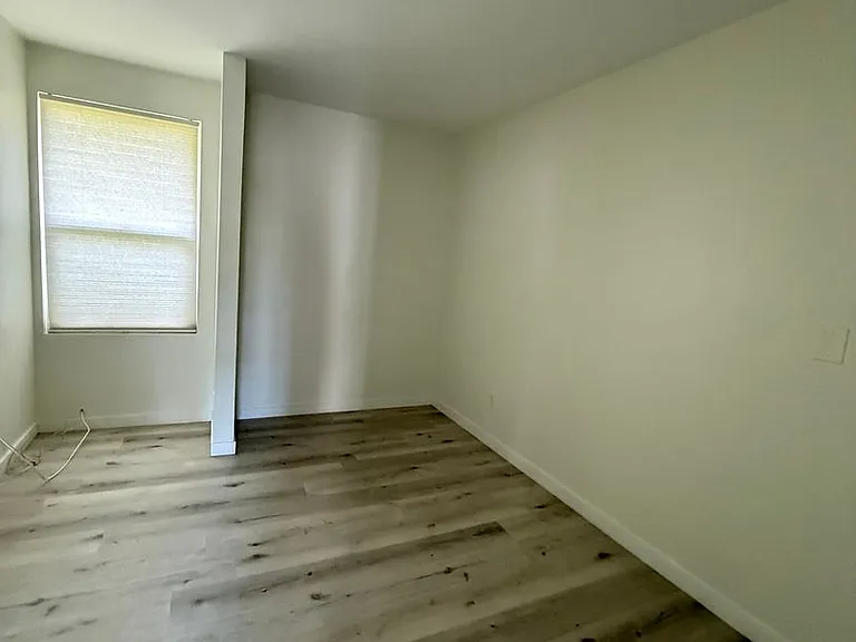 5806 Camerford Ave — Photo 6