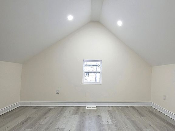 3rd image of 69 Vine St W #2