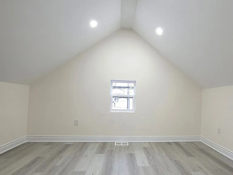 69 Vine St W #2 — Photo 3