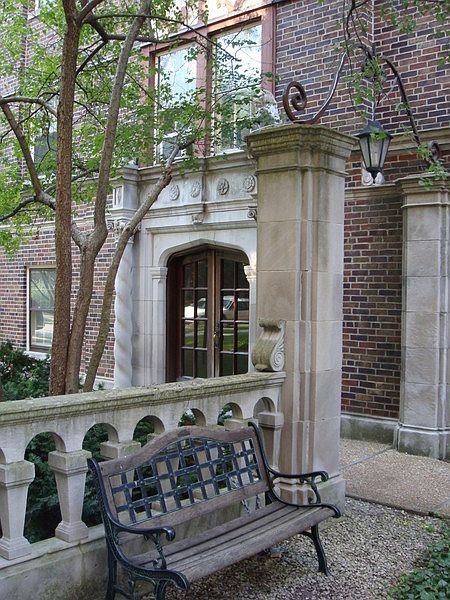 Courtyard Lobby Entrance
						:
						Courtyard Lobby Entrance