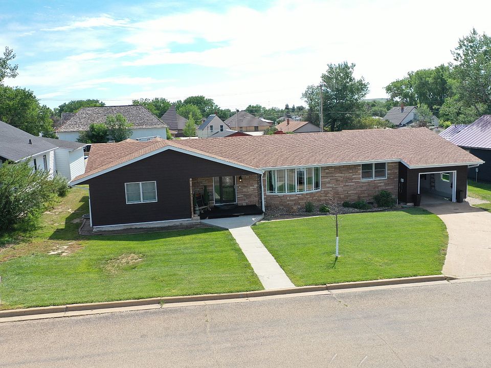 1st image of 203 3rd Ave SW