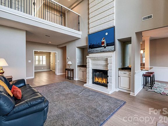 4th image of 18525 Vineyard Point Ln