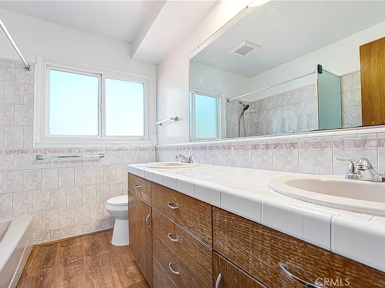 10352 Hayvenhurst Ave — Photo 12