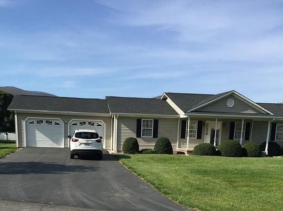 1st image of 122 Robert Lincoln Ct