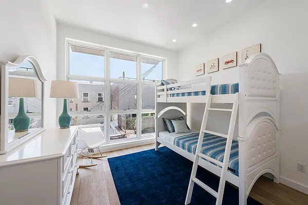 Sold by Nest Seekers International | media 23