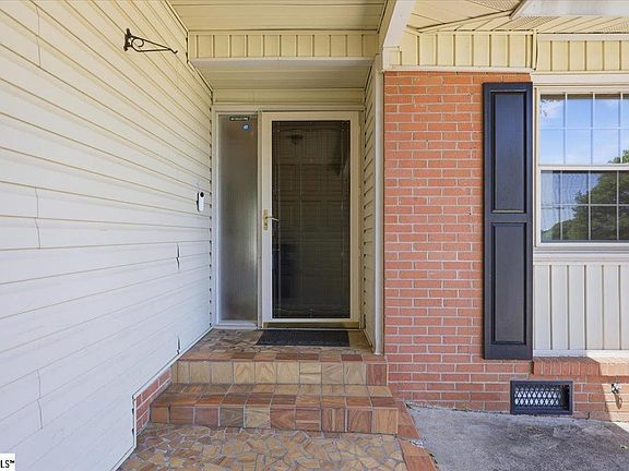 4th image of 27 Cherrylane Dr