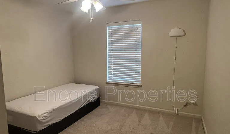 821 Central Park Dr — Photo 8