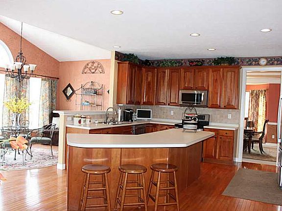 3rd image of 503 Culloden Ct