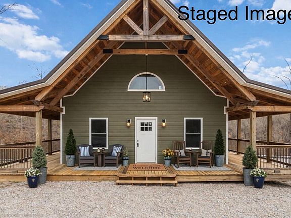 2nd image of 223 Pumpkin Creek Cir