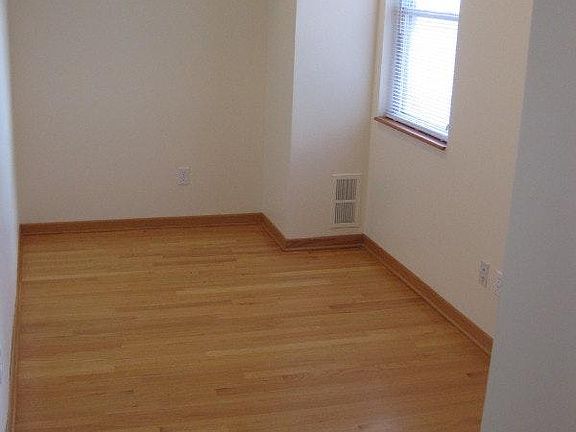 5th image of 3107 N Southport Ave #2