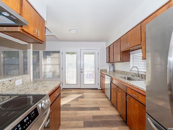 5th image of 538 W Elsmere