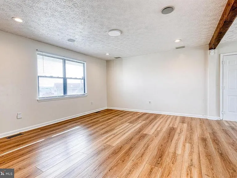 1577 Loring Ct — Photo 5