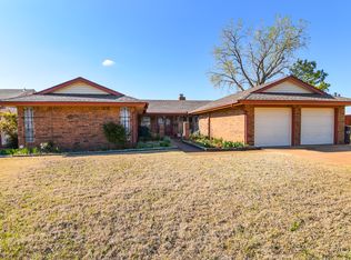 908 NE 4th St, Moore, OK 73160