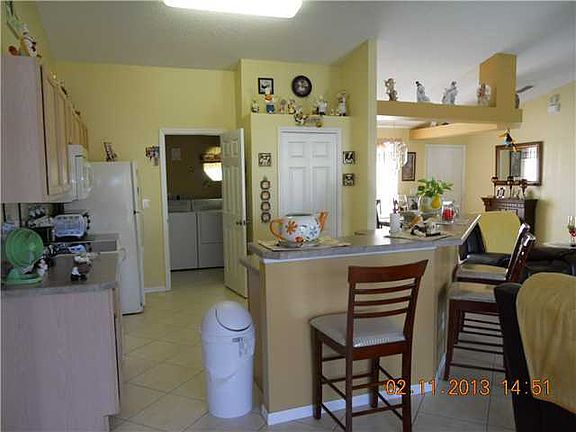 5th image of 111 NE Aileen Street
