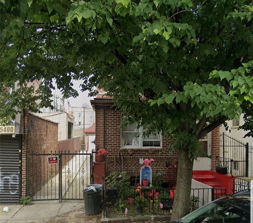 1st image of 1711 W 11th St