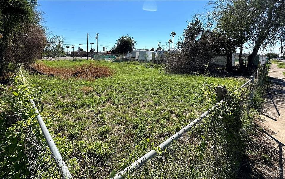 2nd image of 401 S 11th St
