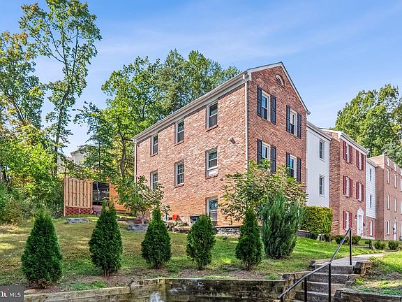 2nd image of 2923 Wythe Ct