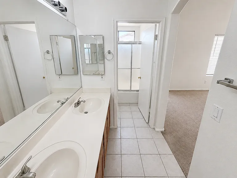 3235 E Hononegh Dr — Photo 9