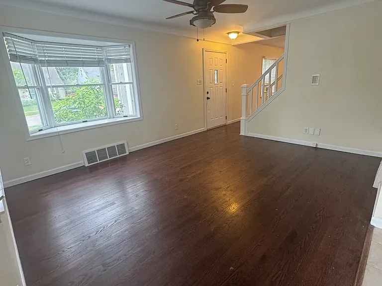 2260 Cummings Ave — Photo 6