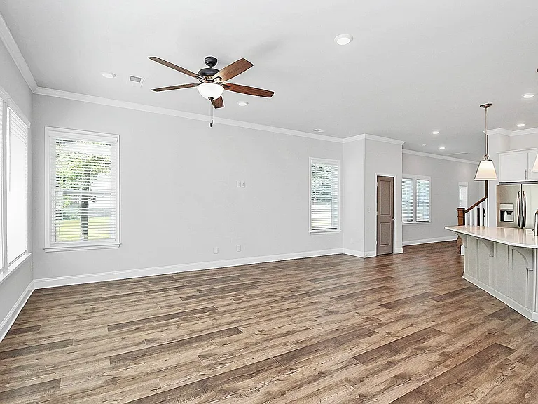 2536 Barry St — Photo 7