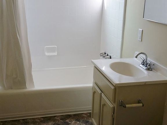 5th image of 941 N Cedar St APT 1
