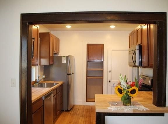4th image of 3501 31st Ave S