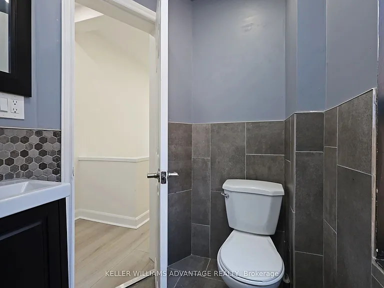 952 Queen St E — Photo 13